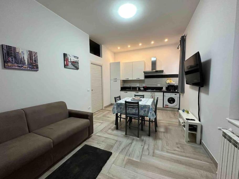 Family Flat Near Metro A Apartman Róma Kültér fotó